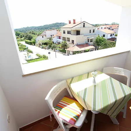Apartment Apartmani Romano *